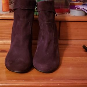 Aerosols 7 1/2 purple suede booties